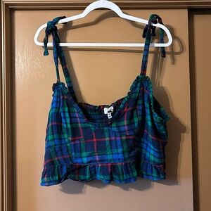 Cropped American Eagle shirt.